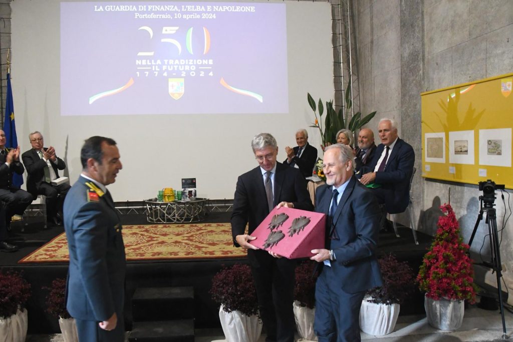 La Guardia di Finanza riconsegna tre api di ghisa, trafugate in passato, in occasione delle celebrazioni per i 250 anni della fondazione e della presenza del Corpo in Toscana